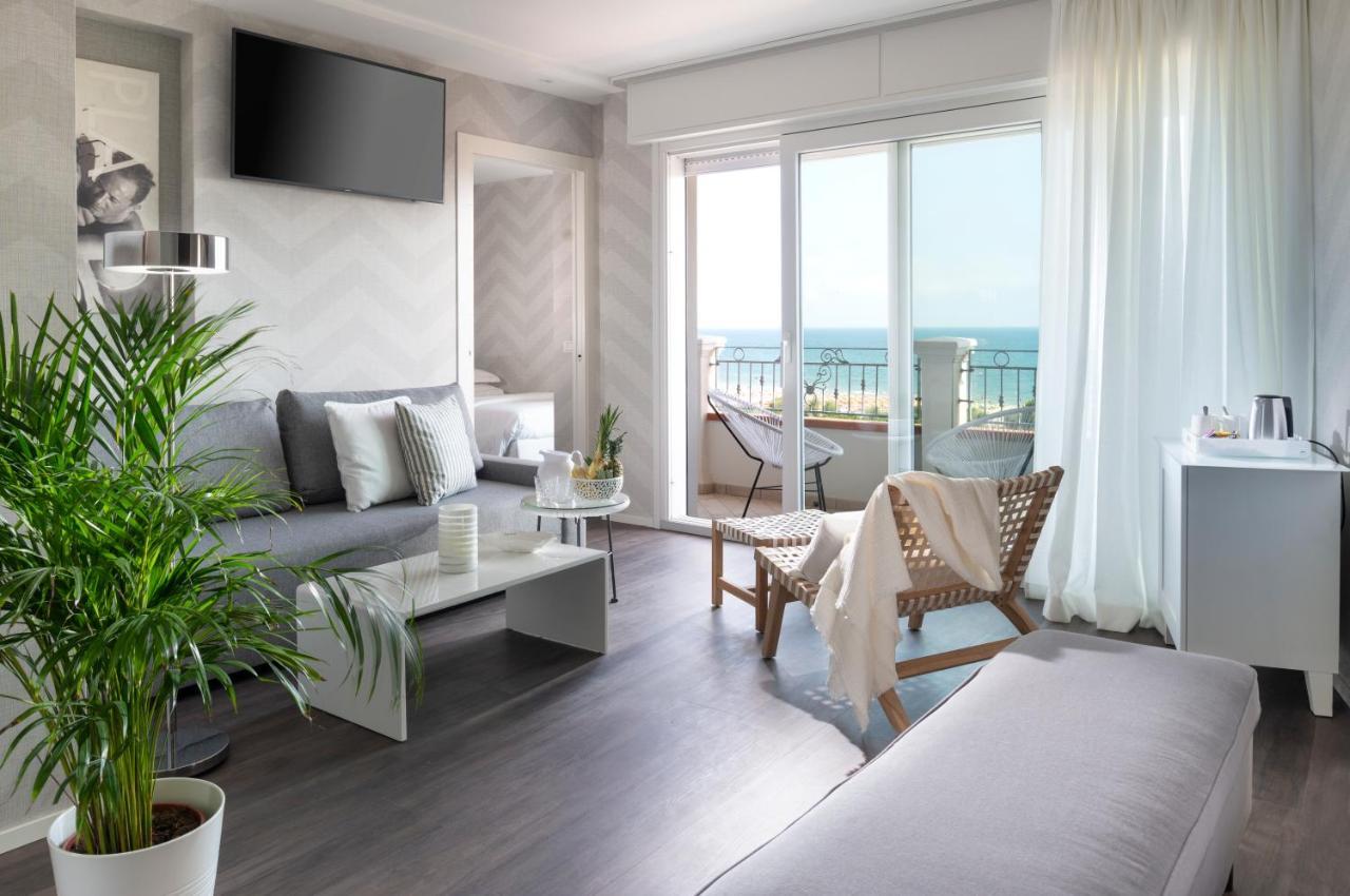 Hotel Atlantic Riviera Mare มิซาโน อาดรีอาติโก ภายนอก รูปภาพ